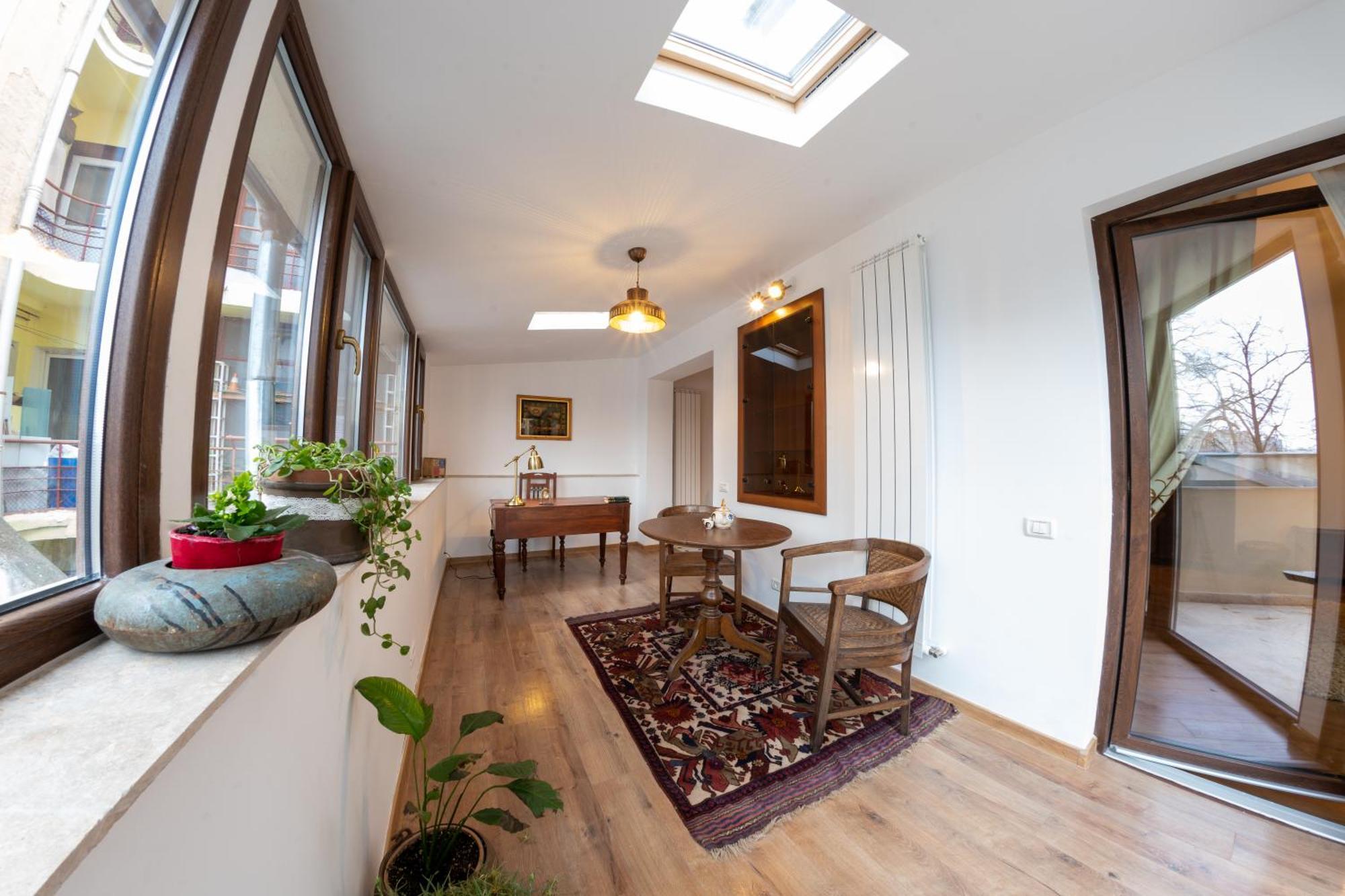 Theatre Rooftop Apartment With Patio Bukarest Exterior foto